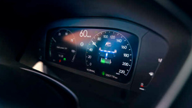 Täysin digitaalinen mittarinäyttö