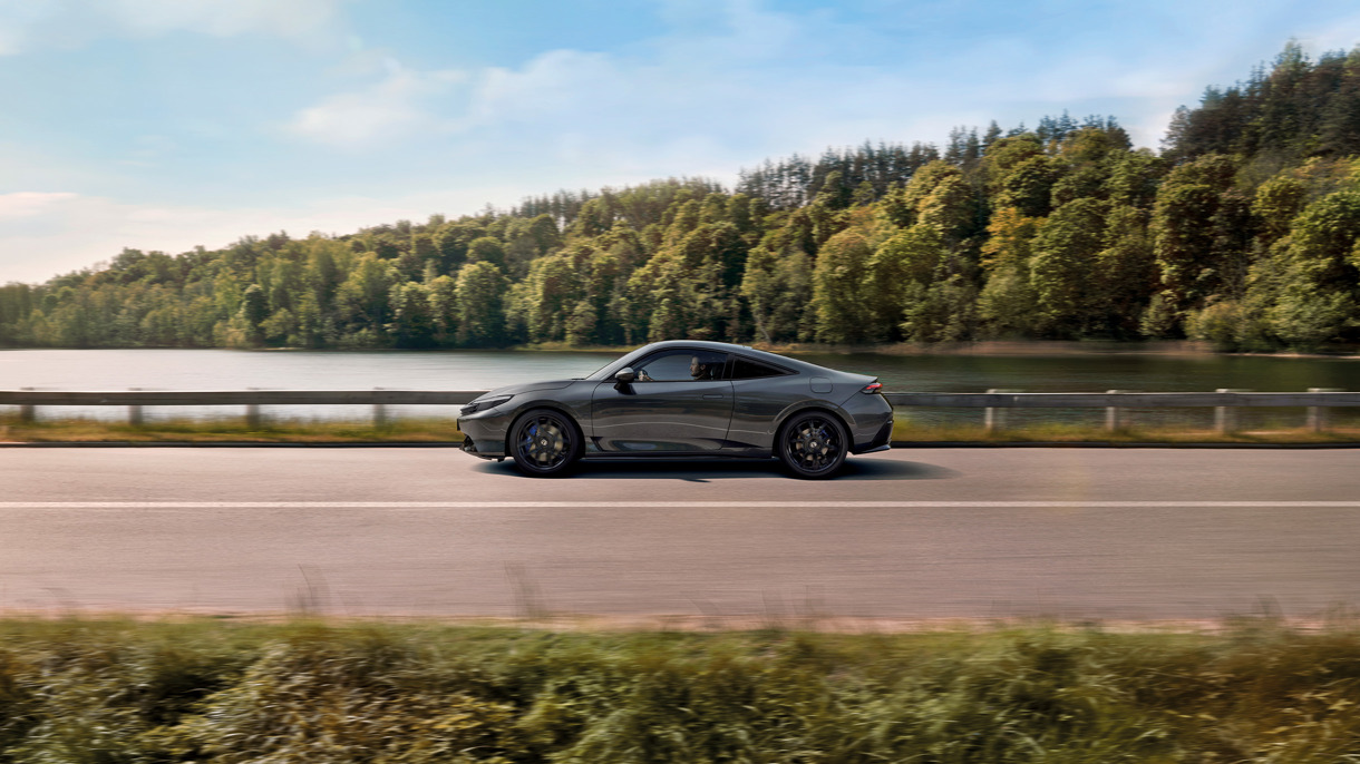 Tummennetut takalasit