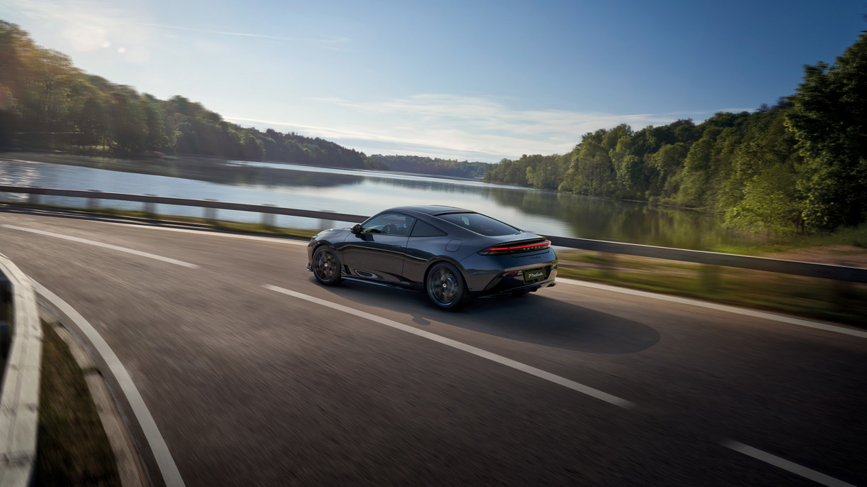 Täyshybridivoimansiirto